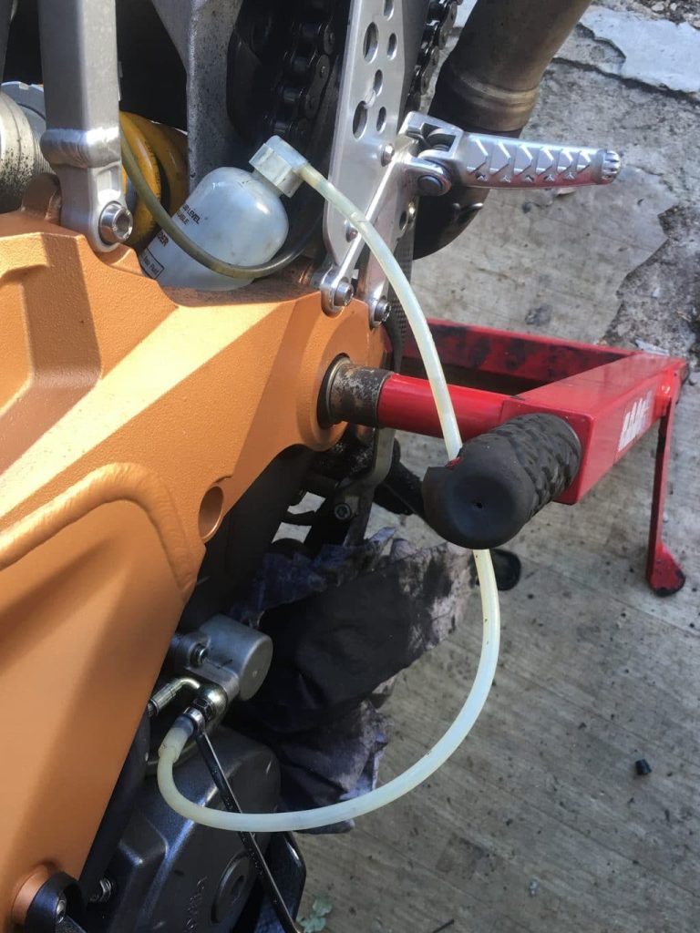 bleeding Aprilia clutch slave cylinder after repairing seal