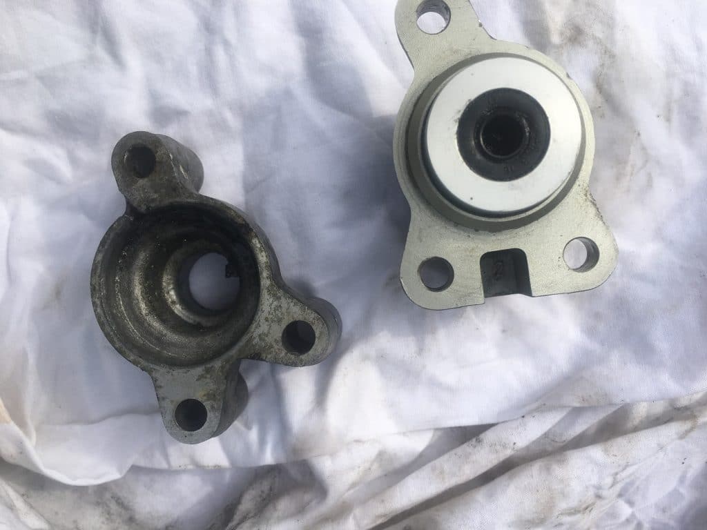 separate ducati clutch slave cylinder from mount